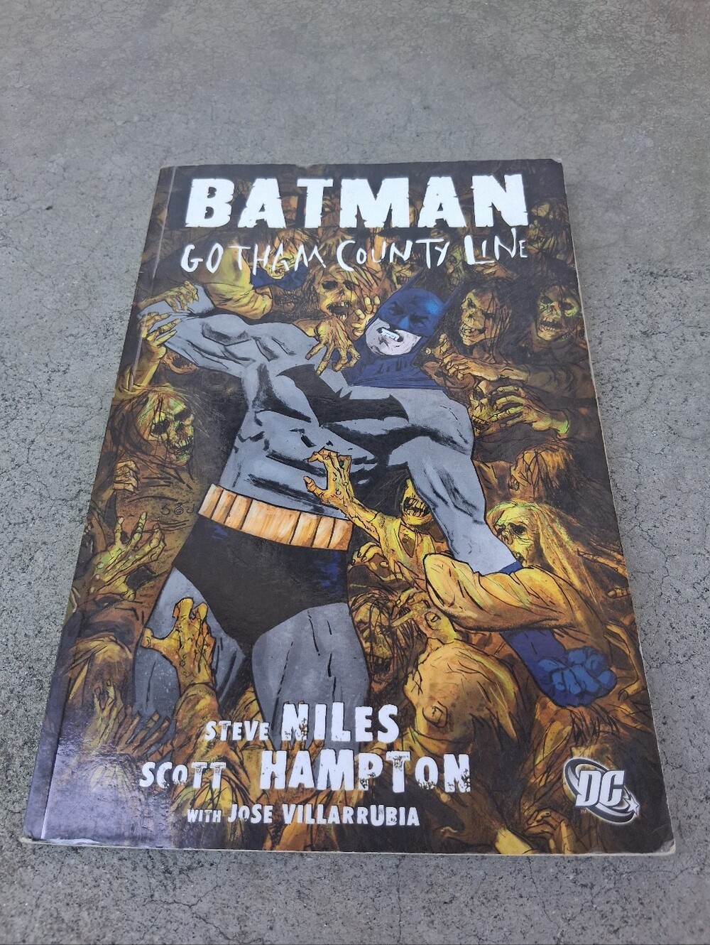 Batman Comic Book - Picture 7 of 8